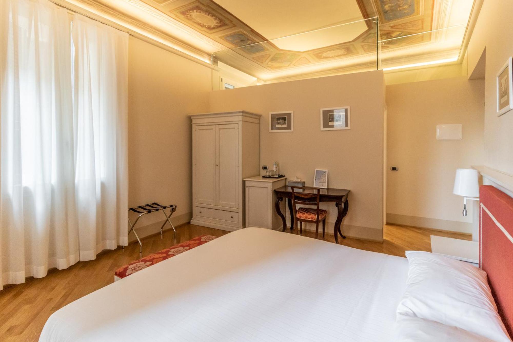 Casa Isolani Luxury Rooms Piazza Maggiore 1 โบโลญญา ภายนอก รูปภาพ