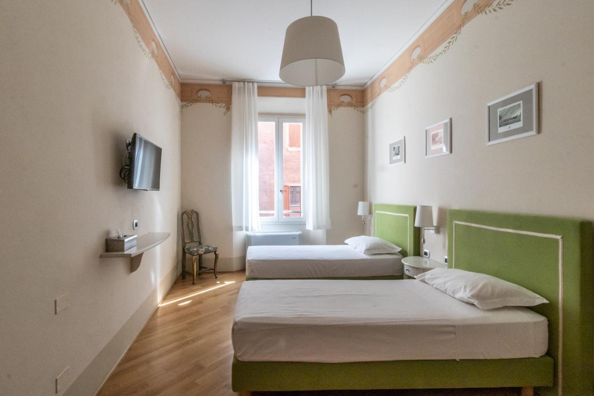 Casa Isolani Luxury Rooms Piazza Maggiore 1 โบโลญญา ภายนอก รูปภาพ