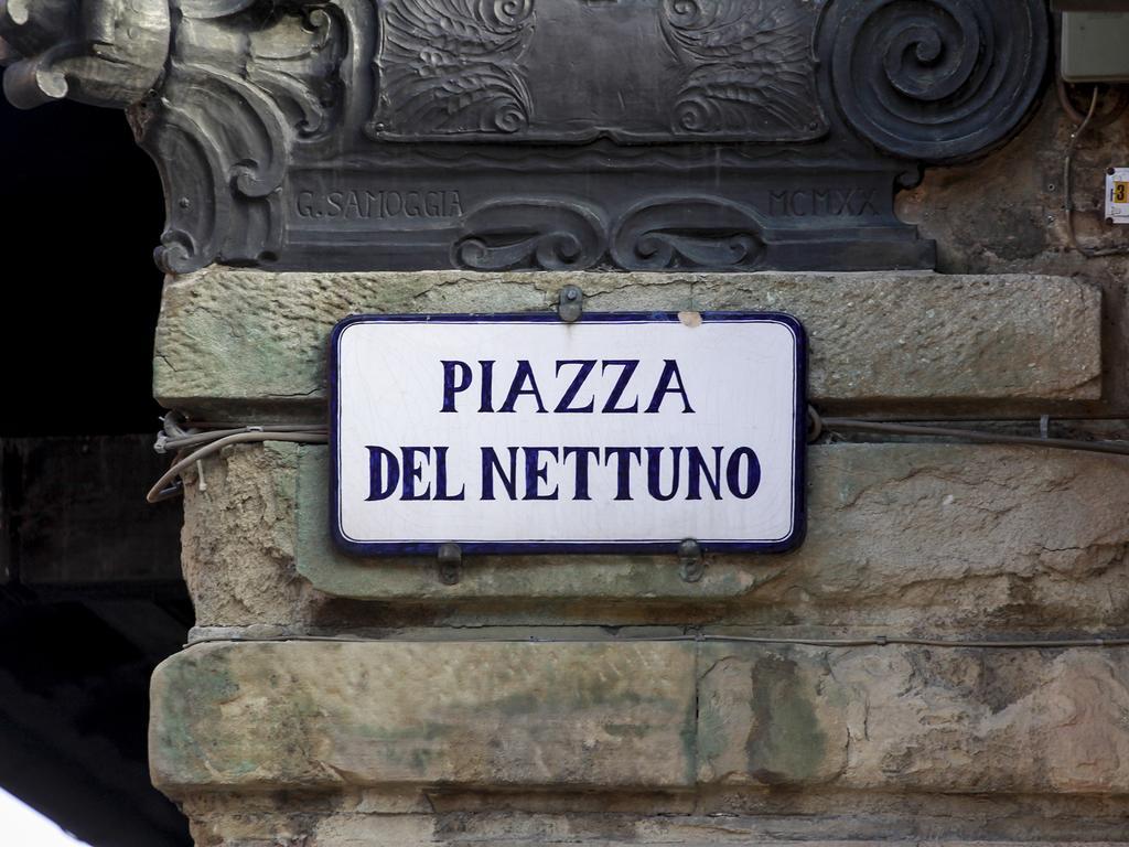 Casa Isolani Luxury Rooms Piazza Maggiore 1 โบโลญญา ภายนอก รูปภาพ