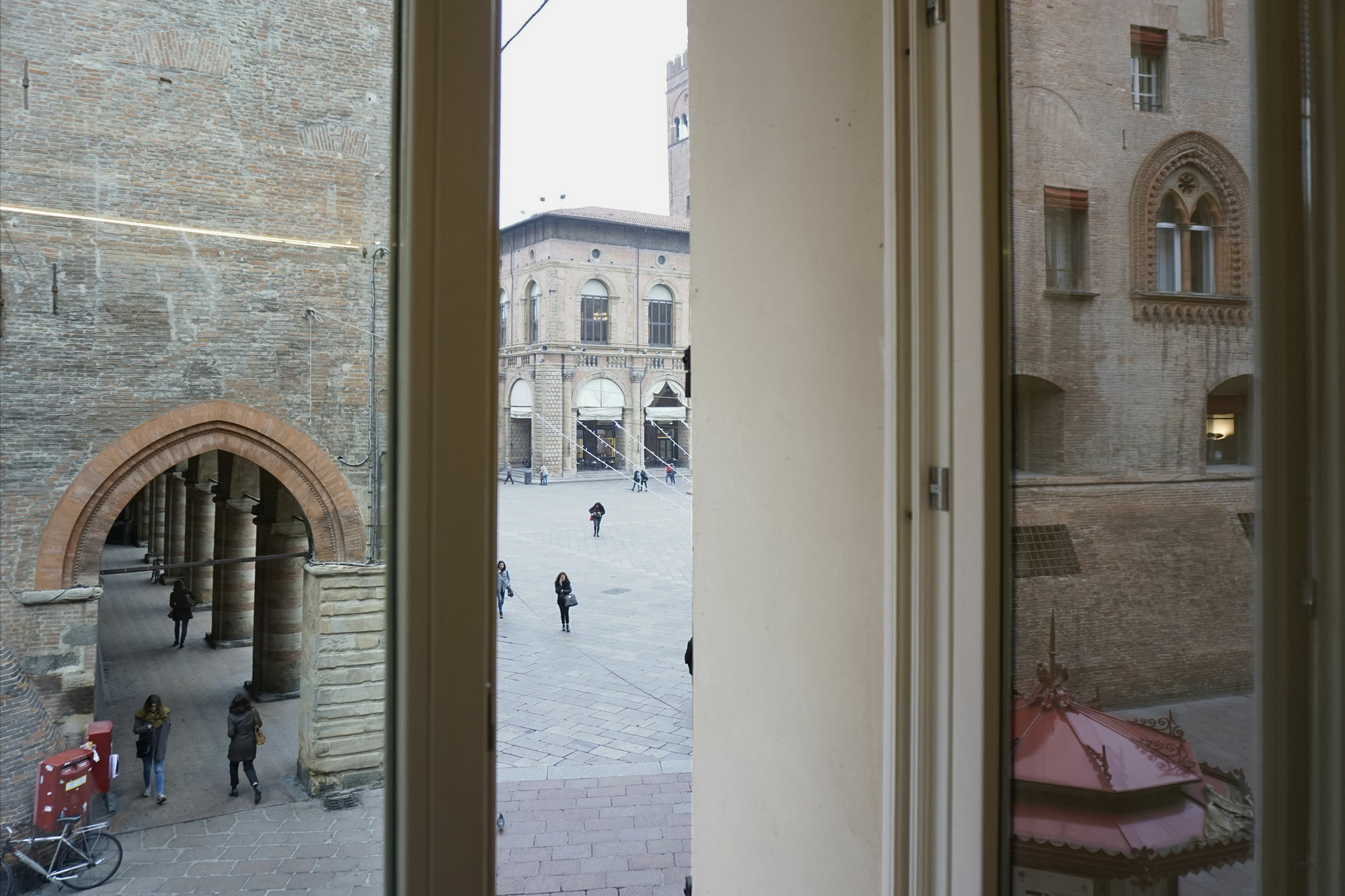 Casa Isolani Luxury Rooms Piazza Maggiore 1 โบโลญญา ภายนอก รูปภาพ